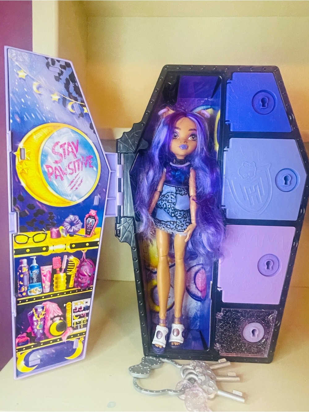 Monster High Skulltimate Secrets Fearidescent Clawdeen Wolf, Locker Accessories